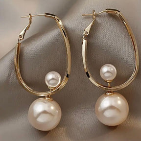 Tessel pearl earrings